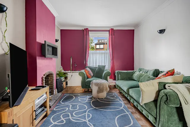 Hale Road, Farnham, GU9, photo 2
