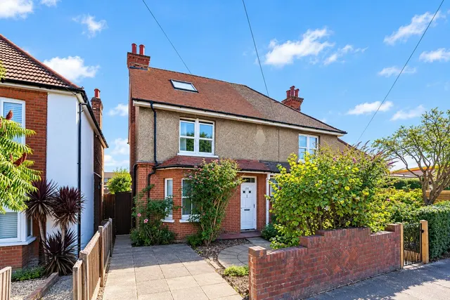 210 Worplesdon Road, Guildford, photo 1