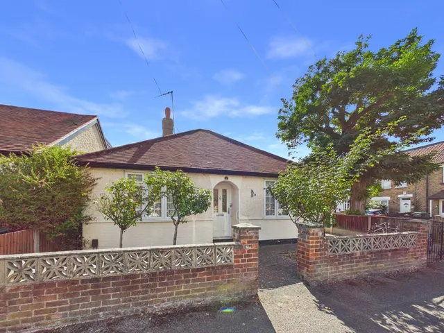 Springfield Road, Ashford, TW15, photo 1