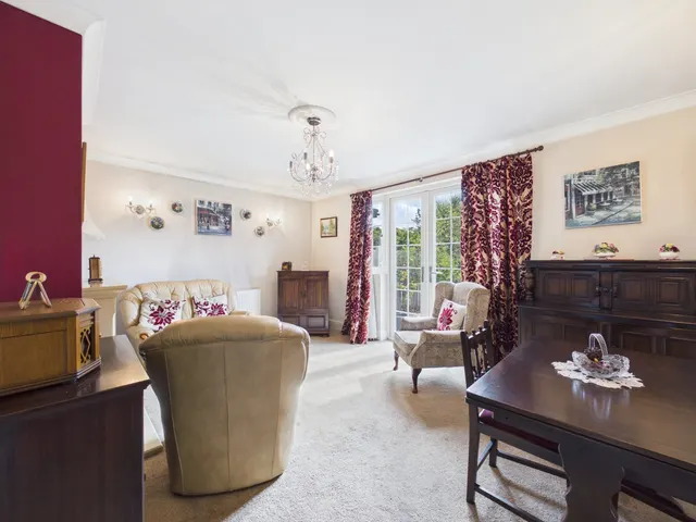 Springfield Road, Ashford, TW15, photo 2
