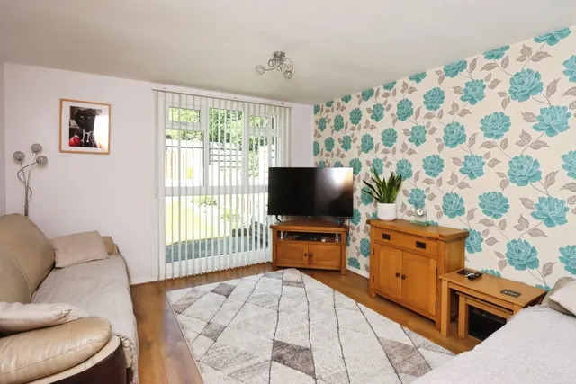 Hollinsend Road, Sheffield, South Yorkshire, S12, photo 1
