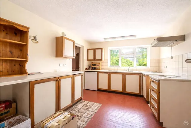 Photo 3 — Beaulieu Close, Bracknell, Berkshire, RG12 9QL