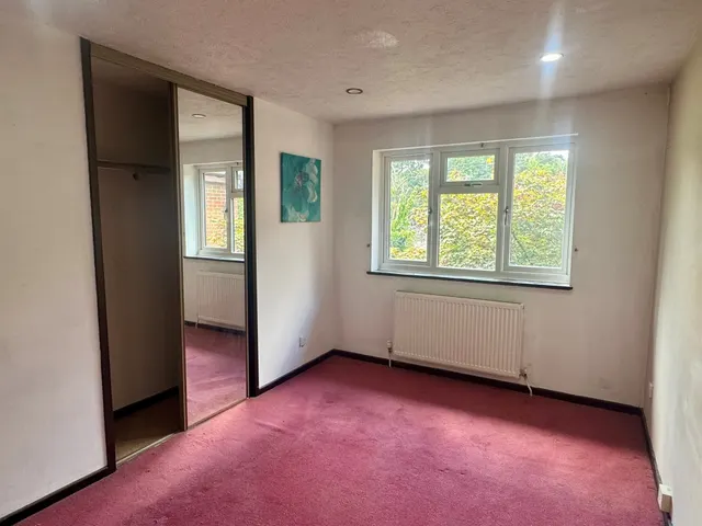 Photo 3 — Oakside Lane, Horley