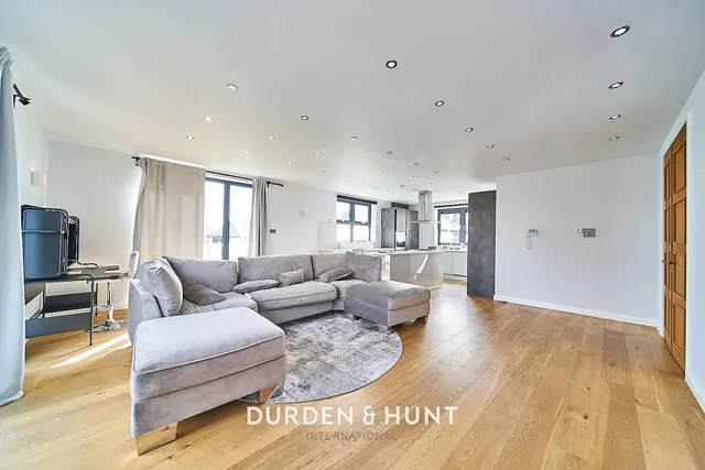 Eden Avenue, Chigwell, IG7, photo 3