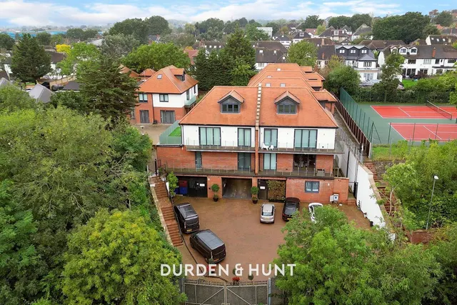Eden Avenue, Chigwell, IG7, photo 1