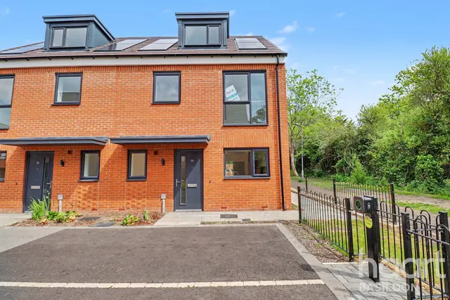 Ghyllgrove Close, Basildon, SS14, photo 1