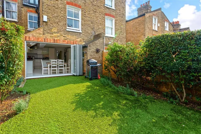Photo 3 — Bramfield Road, London, SW11 6PZ