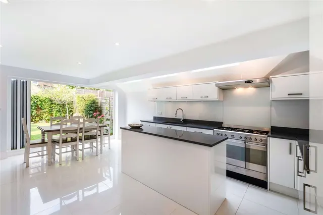 Bramfield Road, London, SW11 6PZ, photo 1