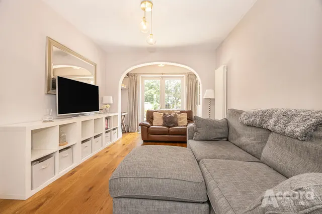 Photo 3 — Parkside Avenue, Romford, RM1
