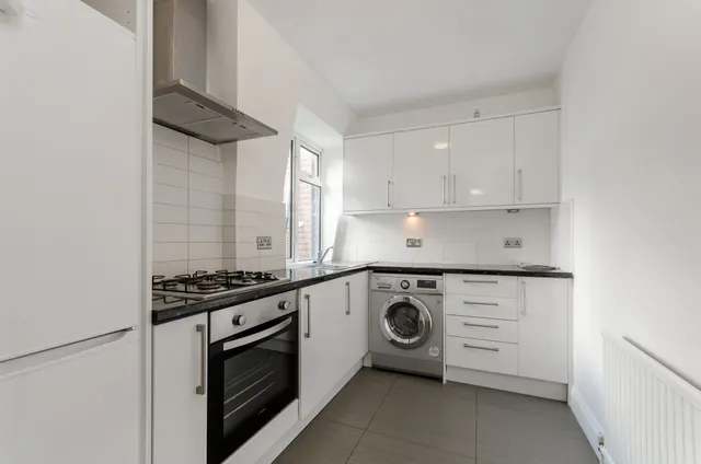 Photo 3 — 6 Lime Court, Cambridge Road, Kingston upon Thames