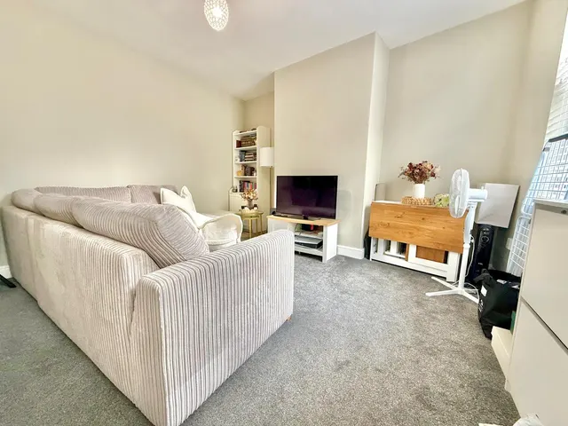 Woodville Avenue, Horsforth, LS18, photo 2
