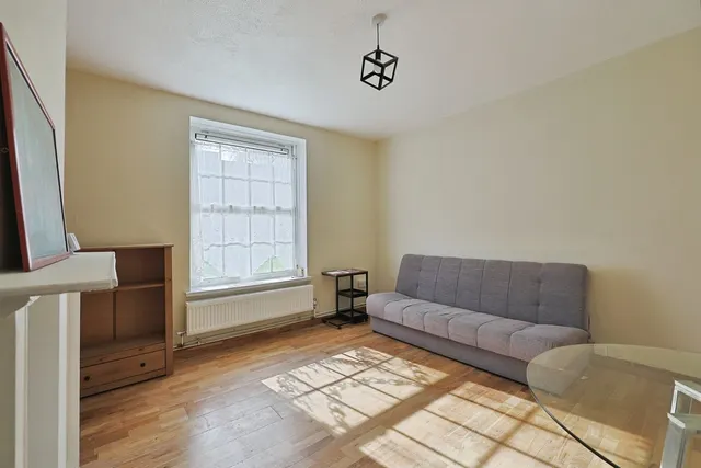 Photo 3 — Dartington House, Union Grove, London, SW8