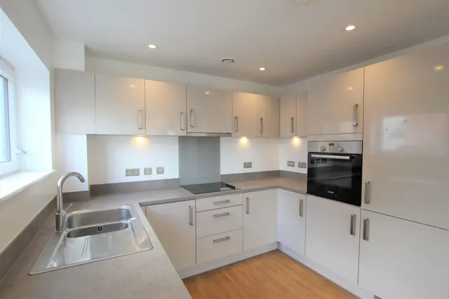 Pascal Mews, Milton Keynes, MK10, photo 2