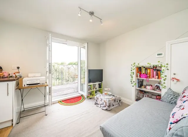 Photo 2 — Craven Avenue, Ealing, W5