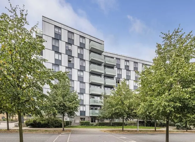 Lakeside Drive, Park Royal, NW10, photo 1
