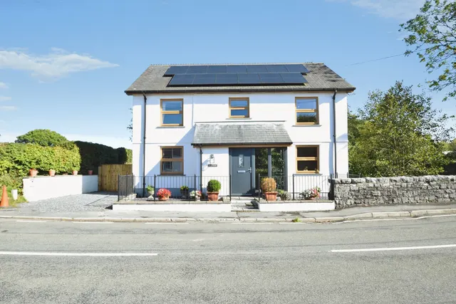 Maesybont, Llanelli, SA14, photo 1