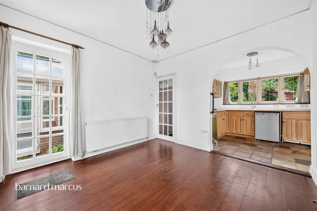 Royal Avenue, Worcester Park, KT4, photo 2