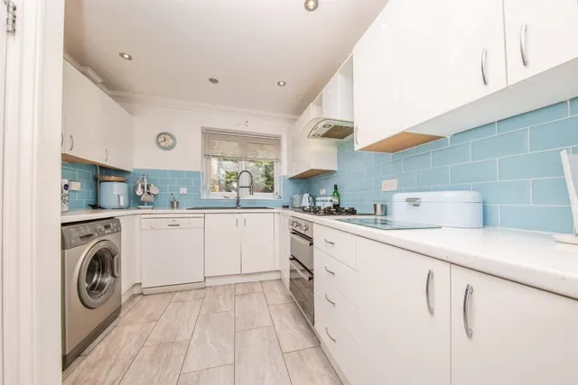 Harwich Road, Colchester, CO4, photo 3