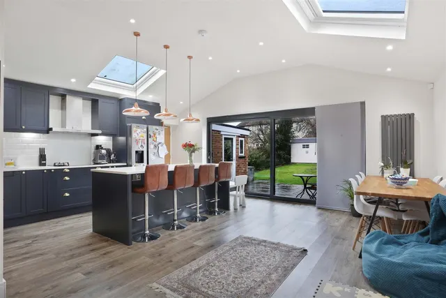 Broadmead Avenue, Worcester Park, KT4 7SW, photo 1
