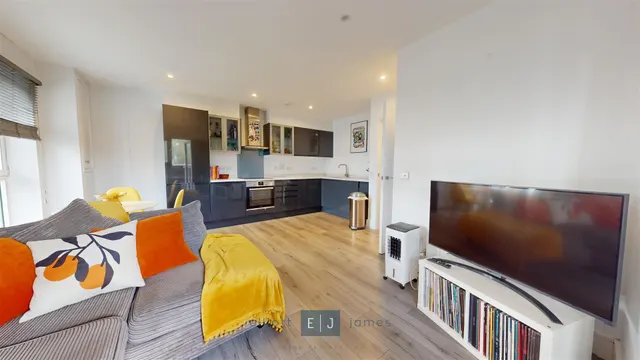 High Road, Loughton, IG10, photo 3