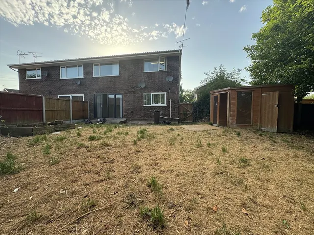 Copper Beech Close, Broughton, CH4, photo 2