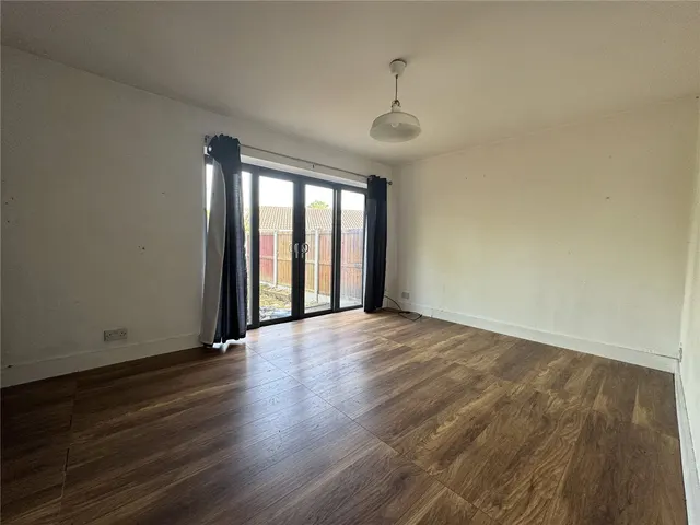 Copper Beech Close, Broughton, CH4, photo 3