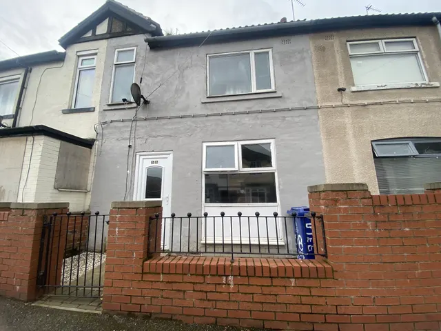 Princes Crescent, Edlington, DONCASTER, photo 1