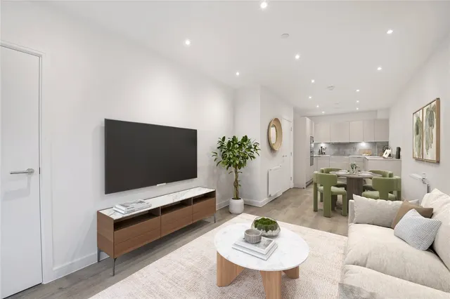 St. Andrews Way, Watford, WD19, photo 1