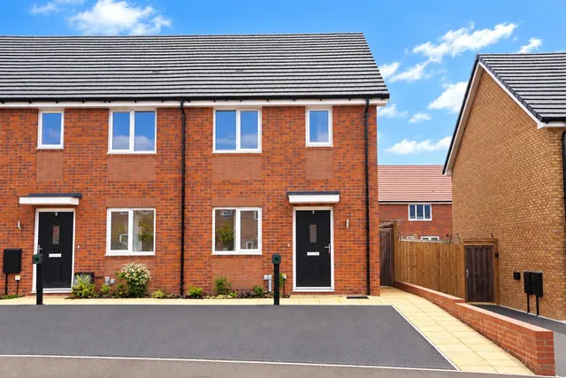 Hotspur Gardens, Upper Lighthorne, CV33, photo 1