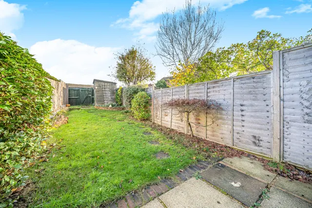 Ashbury Crescent, Guildford, GU4, photo 3