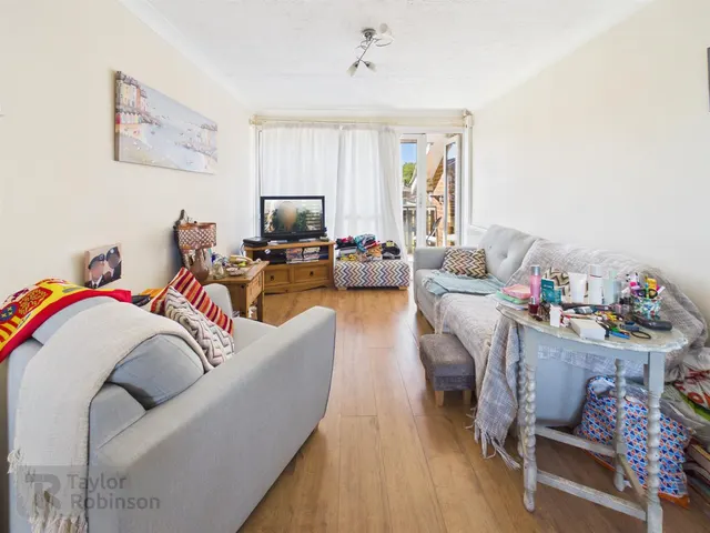 Southgate Drive, Southgate, RH10, photo 3