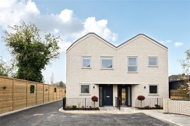 Rothbury Gardens, Isleworth, TW7, photo 1