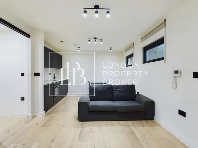 Clifford Road, London, E17, photo 2