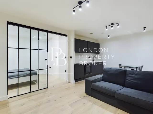 Clifford Road, London, E17, photo 1