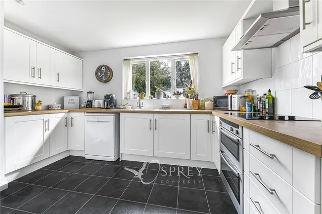 St. Christophers Drive, Oundle, PE8, photo 3