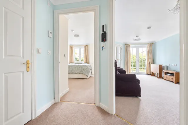 Holtsmere Close, Watford, WD25, photo 3
