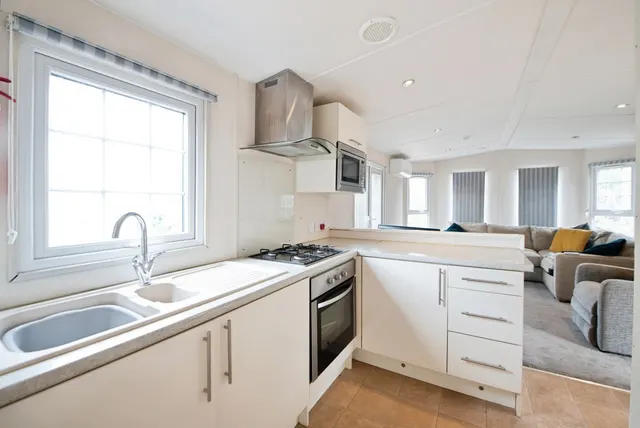 Stokes Bay Road, Gosport, PO12, photo 2