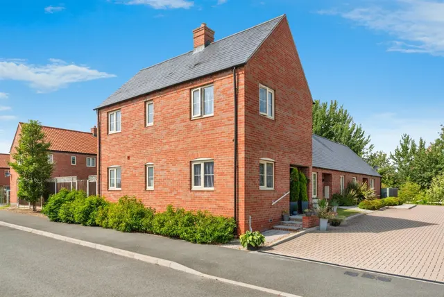 Gilberts Field, North Muskham, NG23, photo 1