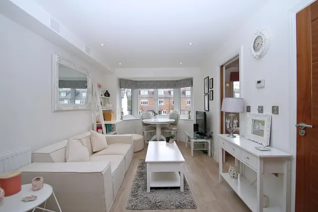 Onslow Place, Bisley, GU24, photo 3