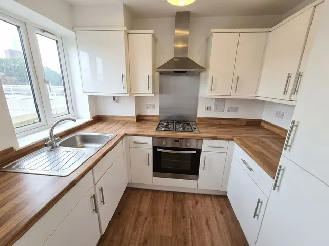 Photo 2 — Ley Farm Close Garston, Watford WD25 9BN