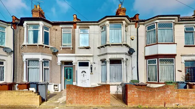 Eric Road, Chadwell Heath, RM6, photo 1