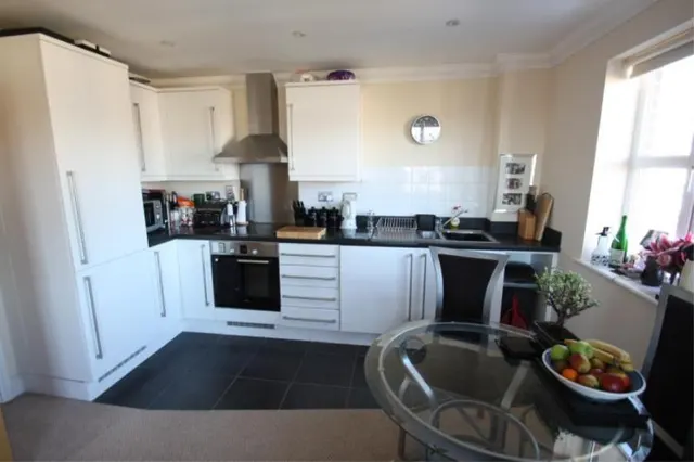Tudor Court, Woking, GU21, photo 3