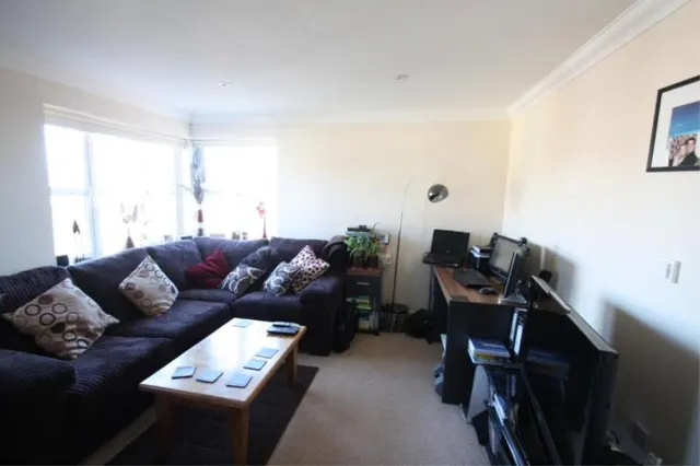 Tudor Court, Woking, GU21, photo 2