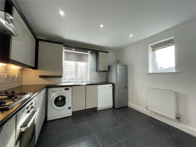 Thornycroft Close, Newbury, RG14, photo 2