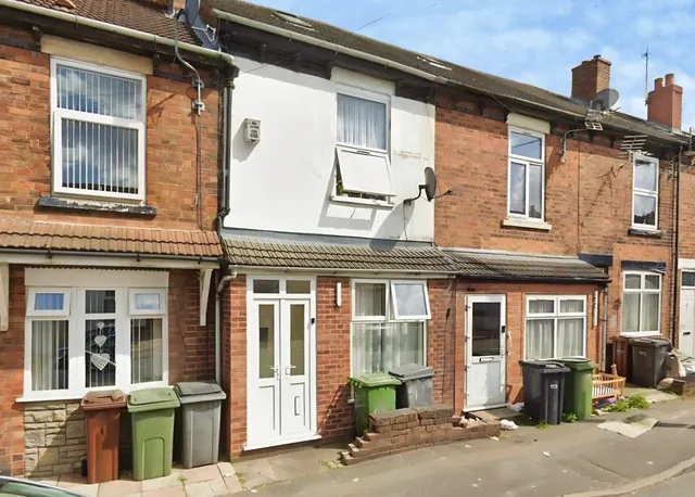 Woden Road, Wolverhampton, WV10, photo 1