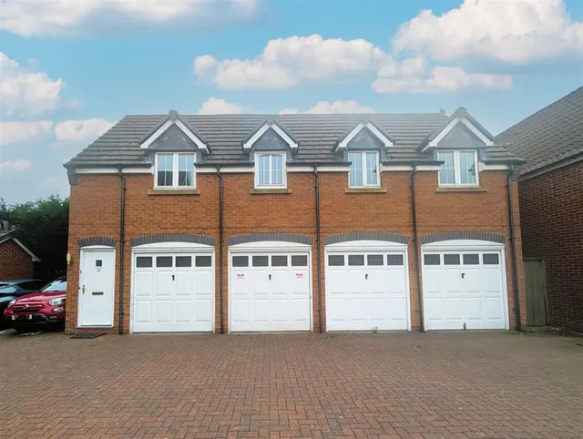 Anchor Drive, Tipton — photo 1