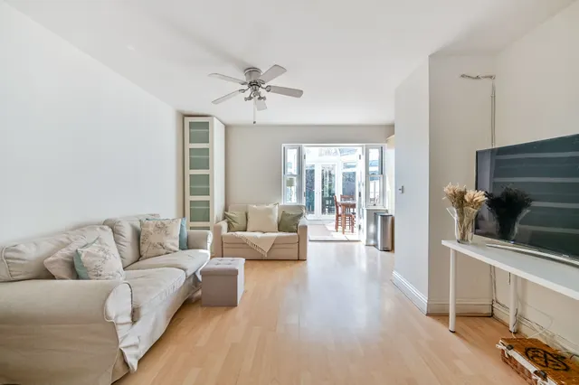 Photo 3 — Flat 2, 14 Elm Grove, London