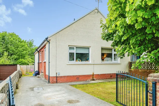 Longfellow Drive, Bridgend, CF31, photo 1