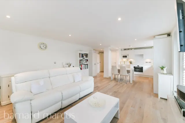 South Street, Epsom, KT18, photo 2