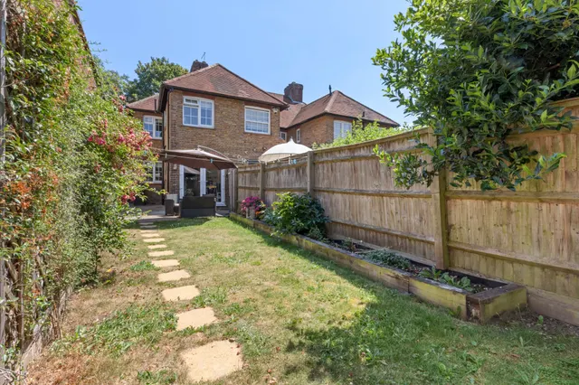 Shepherds Lane, Beaconsfield, HP9, photo 1